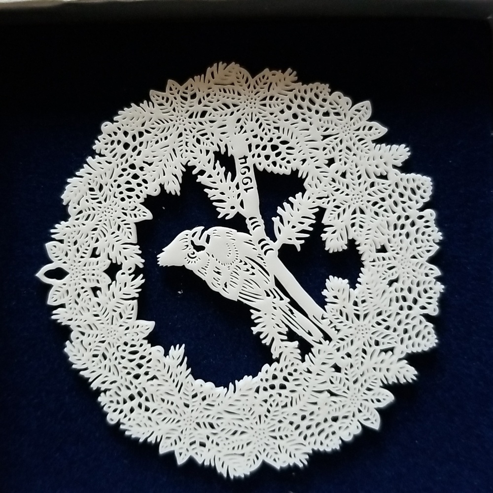 Opelle by Corning wreath cardinal 1994 ornament